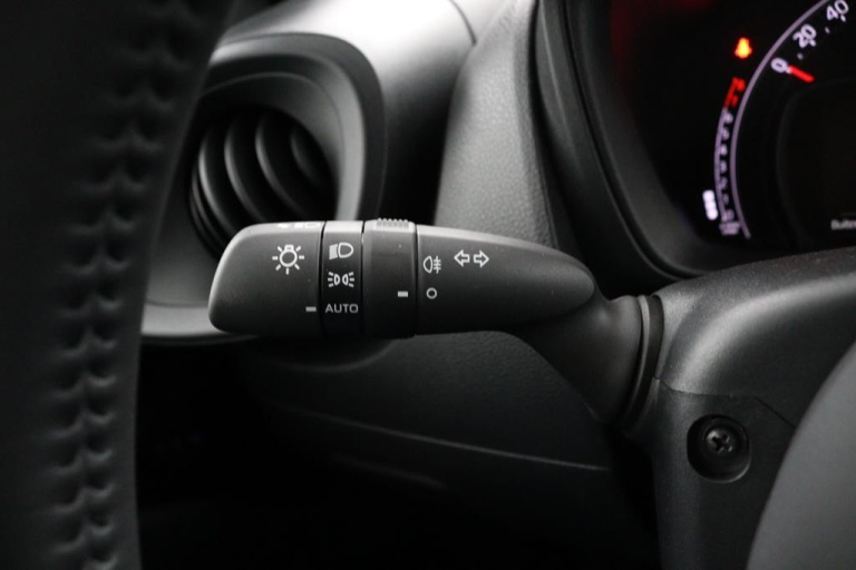Toyota Aygo X - 1.0 VVT-i S-CVT Play 19