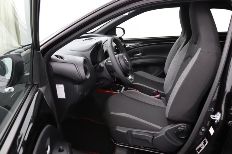 Toyota Aygo X - 1.0 VVT-i S-CVT Play 9