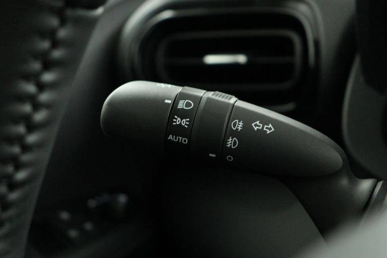 Toyota Yaris - 1.5 Hybrid 115 First Edition 29