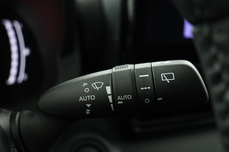 Toyota Yaris - 1.5 Hybrid 115 First Edition 30