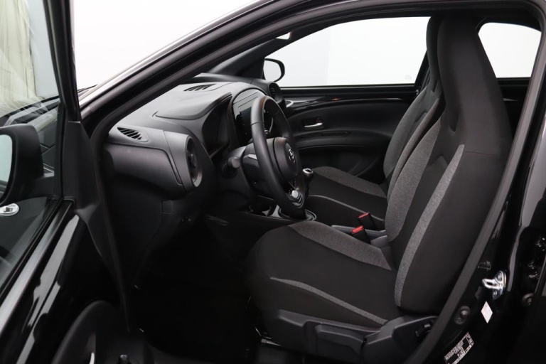 Toyota Aygo X - 1.0 VVT-i MT Play 9