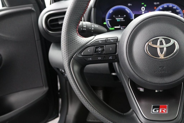 Toyota Yaris - 1.5 Hybrid 130 GR Sport 17