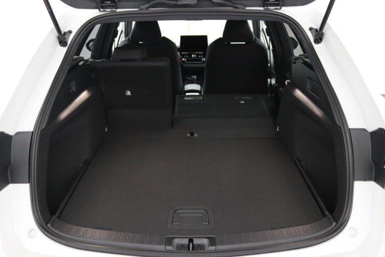 Suzuki Swace - 1.8 Hybrid Style Facelift 29