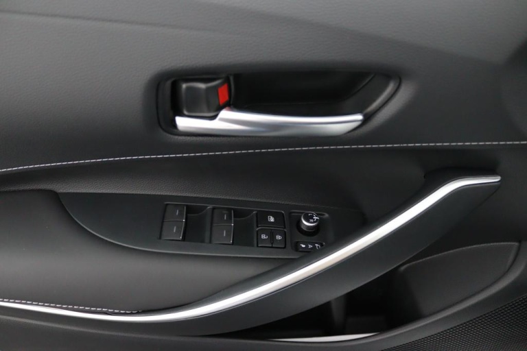 Suzuki Swace - 1.8 Hybrid Style Facelift 32