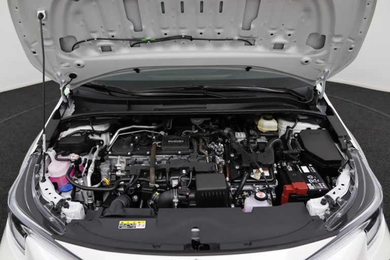 Suzuki Swace - 1.8 Hybrid Style Facelift 35