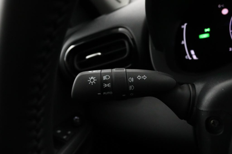 Toyota Yaris Cross - 1.5 Hybrid 115 Active 19
