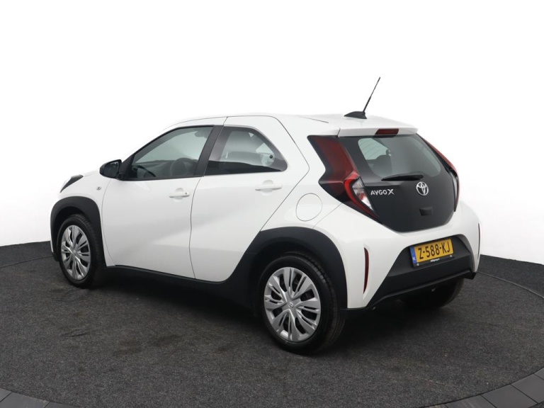 Toyota Aygo X - 1.0 VVT-i MT Play 12