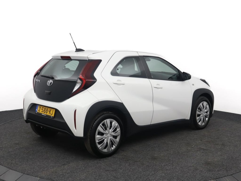 Toyota Aygo X - 1.0 VVT-i MT Play 2