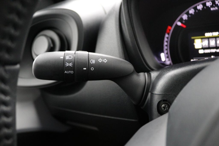 Toyota Aygo X - 1.0 VVT-i MT Play 29