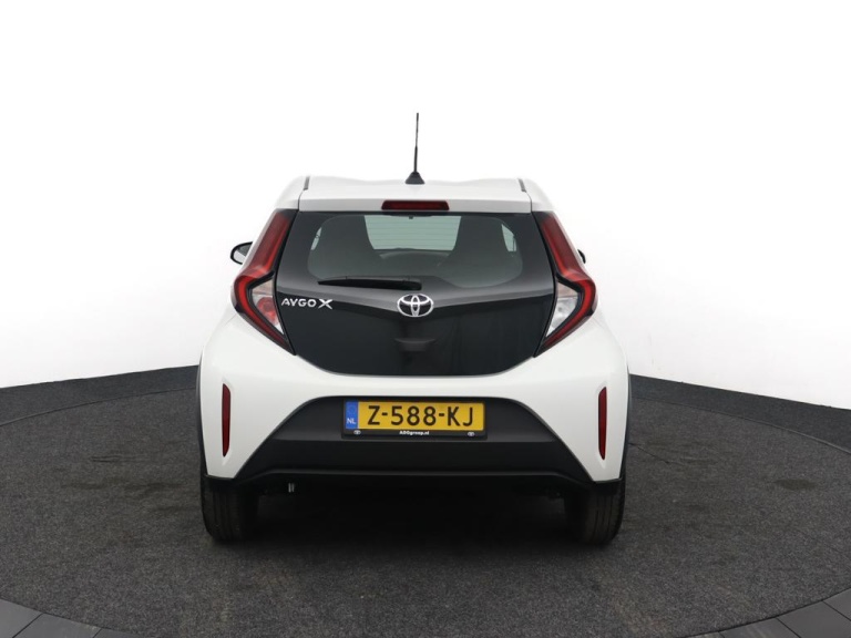 Toyota Aygo X - 1.0 VVT-i MT Play 32
