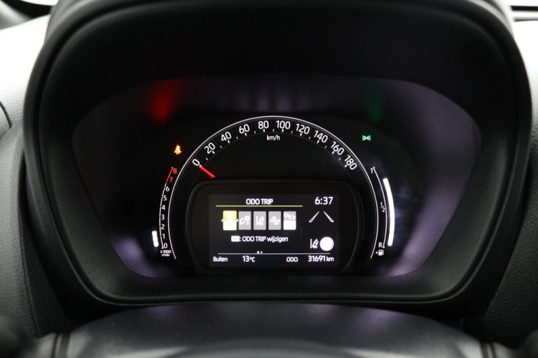 Toyota Aygo X - 1.0 VVT-i MT Play 6