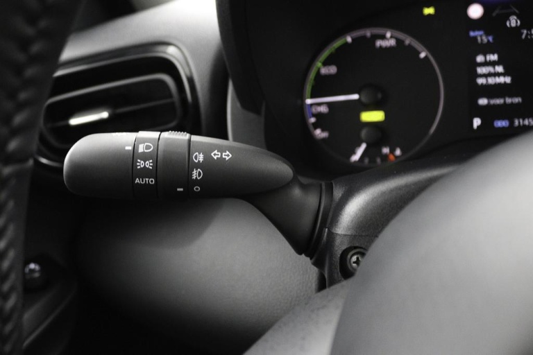 Toyota Yaris - 1.5 Hybrid 115 29