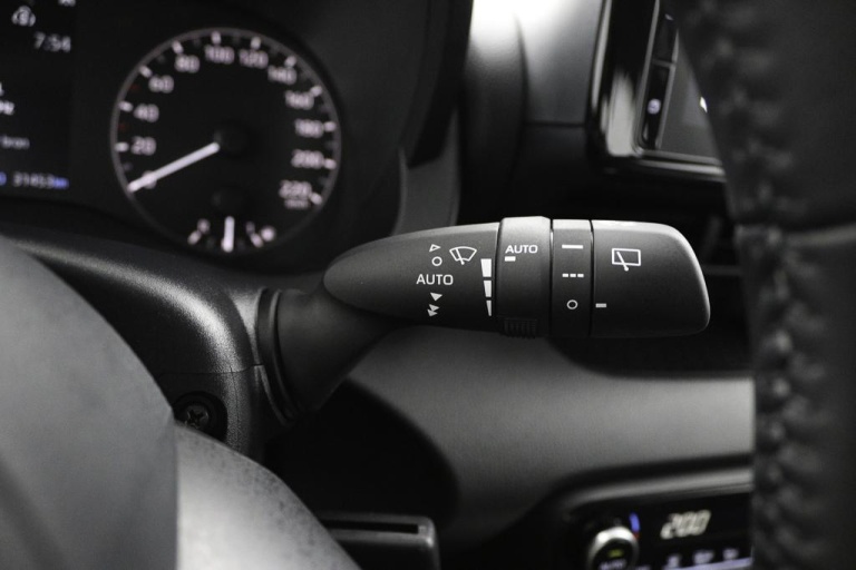 Toyota Yaris - 1.5 Hybrid 115 30