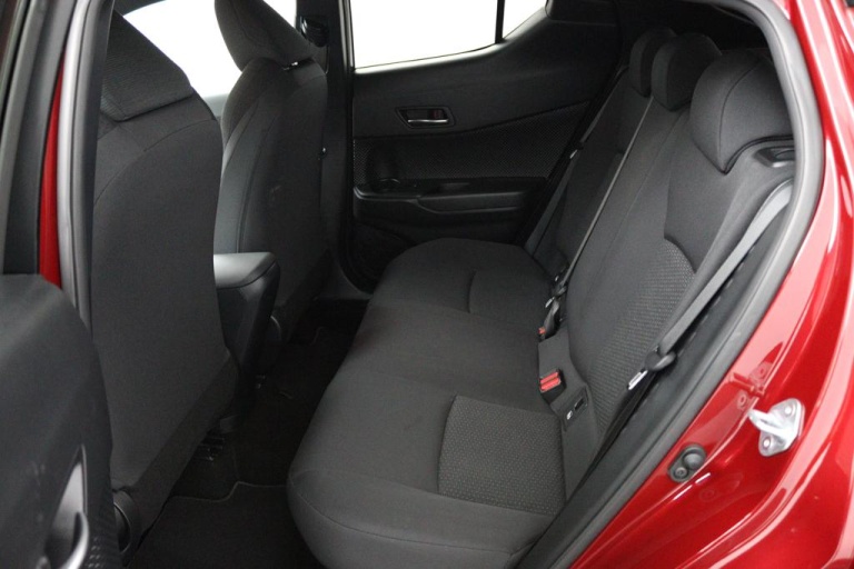 Toyota C-HR - 1.8 Hybrid Business Intro 18