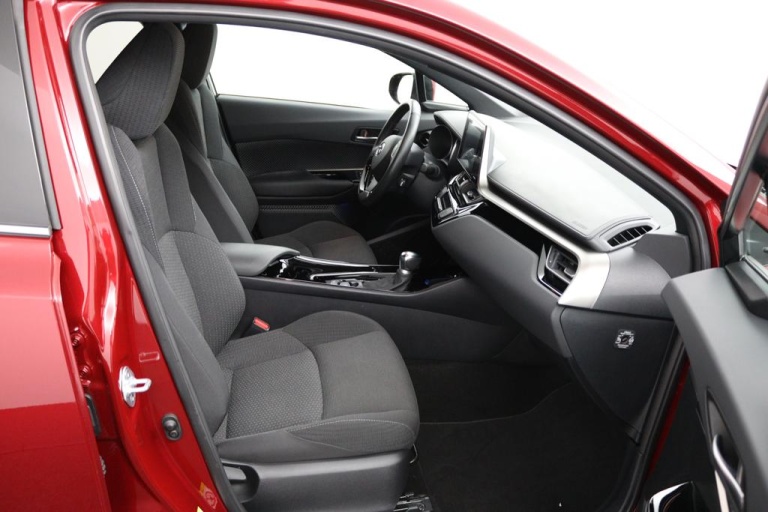 Toyota C-HR - 1.8 Hybrid Business Intro 22