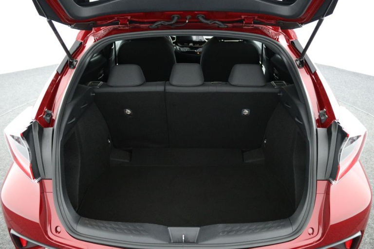 Toyota C-HR - 1.8 Hybrid Business Intro 23