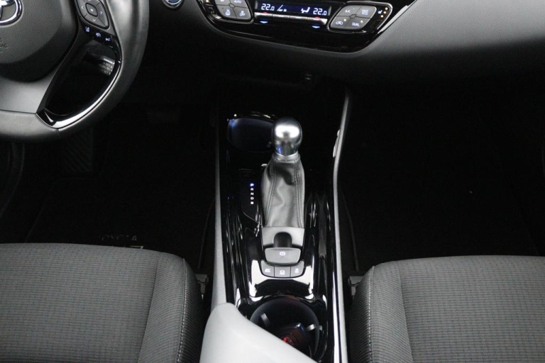 Toyota C-HR - 1.8 Hybrid Business Intro 26