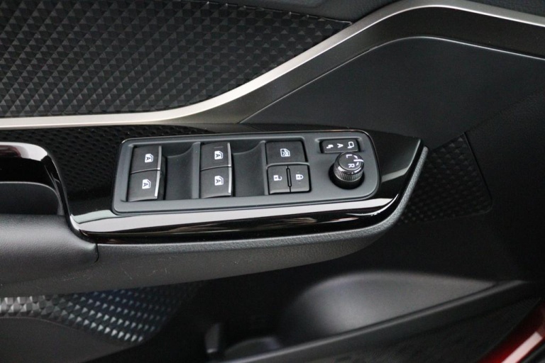 Toyota C-HR - 1.8 Hybrid Business Intro 28