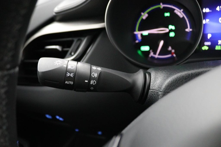 Toyota C-HR - 1.8 Hybrid Business Intro 30