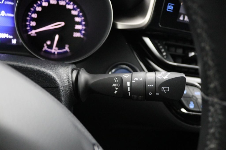 Toyota C-HR - 1.8 Hybrid Business Intro 31