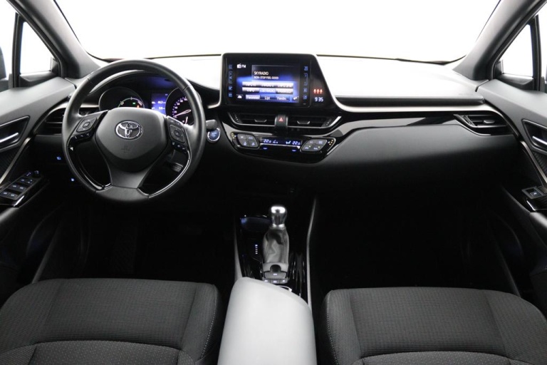 Toyota C-HR - 1.8 Hybrid Business Intro 4