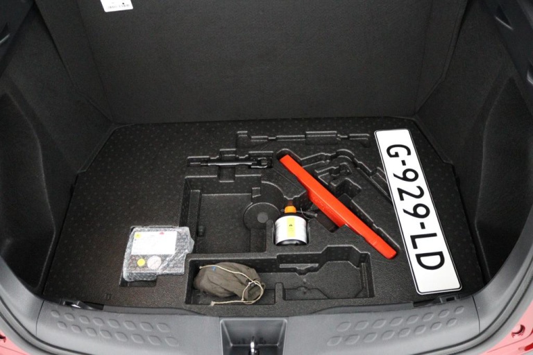 Toyota C-HR - 1.8 Hybrid Business Intro 41