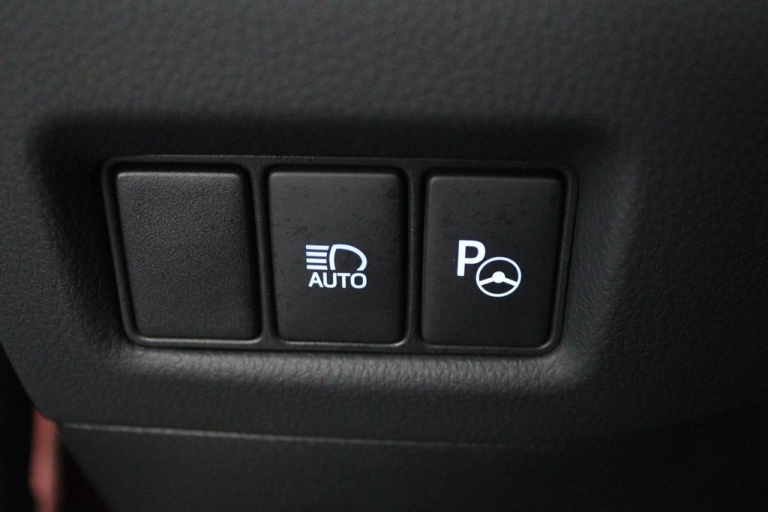 Toyota C-HR - 1.8 Hybrid Business Intro 42