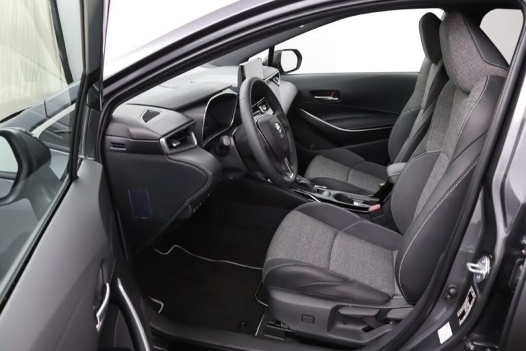Toyota Corolla - Hybrid 140 Dynamic 9