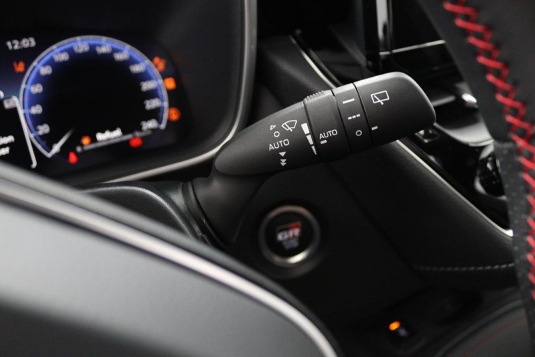 Toyota Corolla - Hybrid 180 GR Sport 27