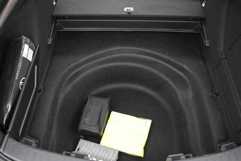 Toyota Corolla TS - Hybrid 180 GR Sport Touting Sports 29