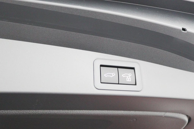 Toyota Corolla TS - Hybrid 180 GR Sport Touting Sports 37