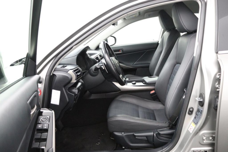 Lexus IS - 300h Hybrid Business Line 17