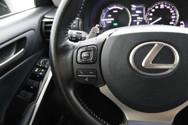 Lexus IS - 300h Hybrid Business Line 19