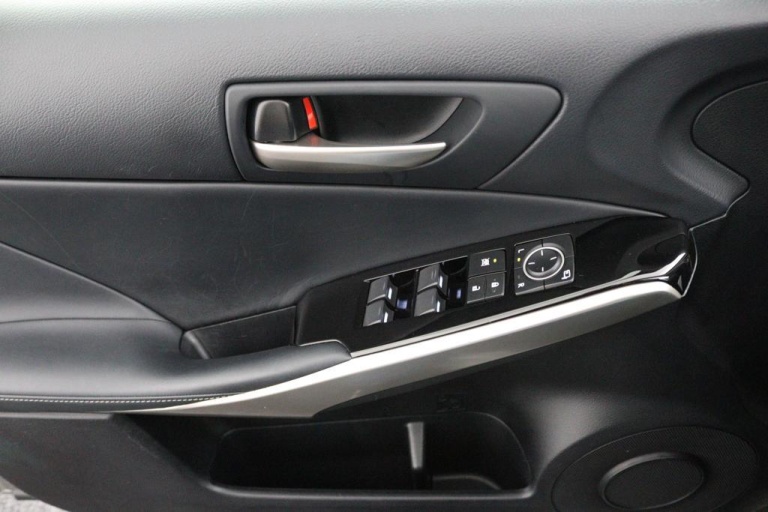 Lexus IS - 300h Hybrid Business Line 26