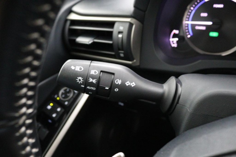 Lexus IS - 300h Hybrid Business Line 28