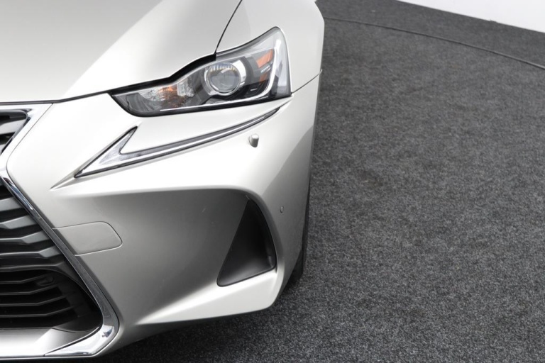 Lexus IS - 300h Hybrid Business Line 32