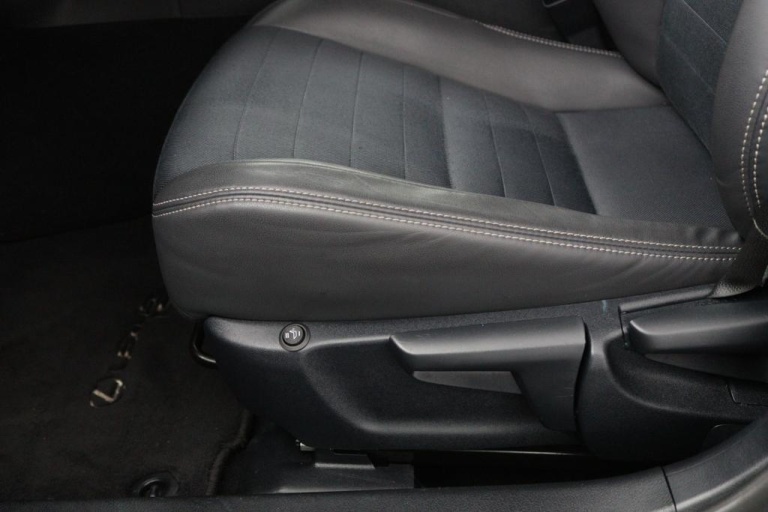Lexus IS - 300h Hybrid Business Line 36