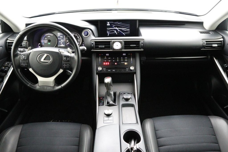 Lexus IS - 300h Hybrid Business Line 4