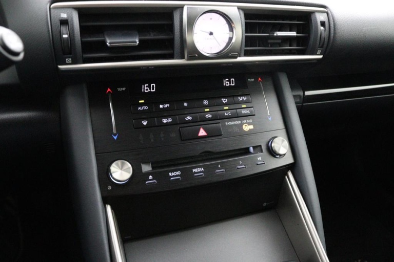 Lexus IS - 300h Hybrid Business Line 7
