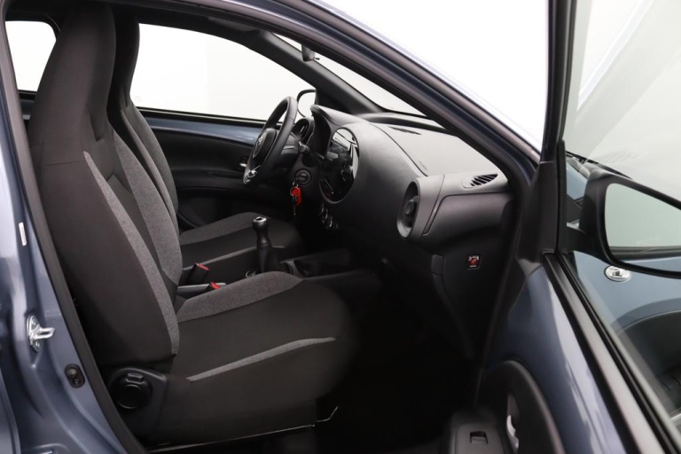 Toyota Aygo X - 1.0 VVT-i MT Play 10