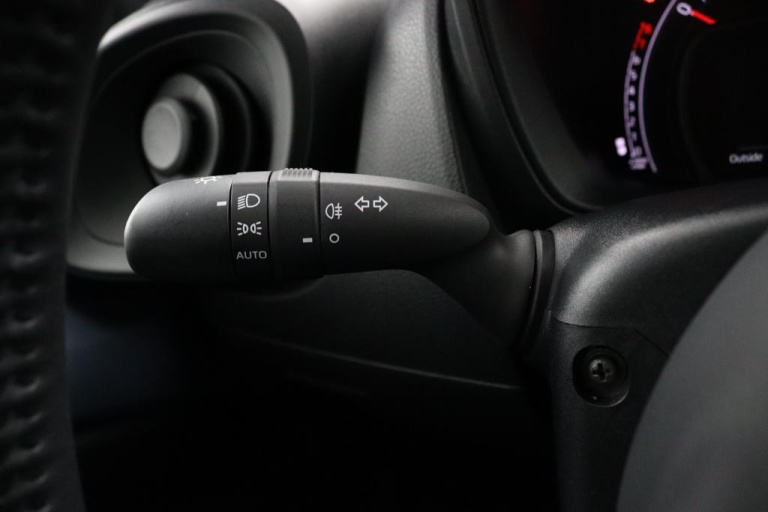 Toyota Aygo X - 1.0 VVT-i MT Play 19