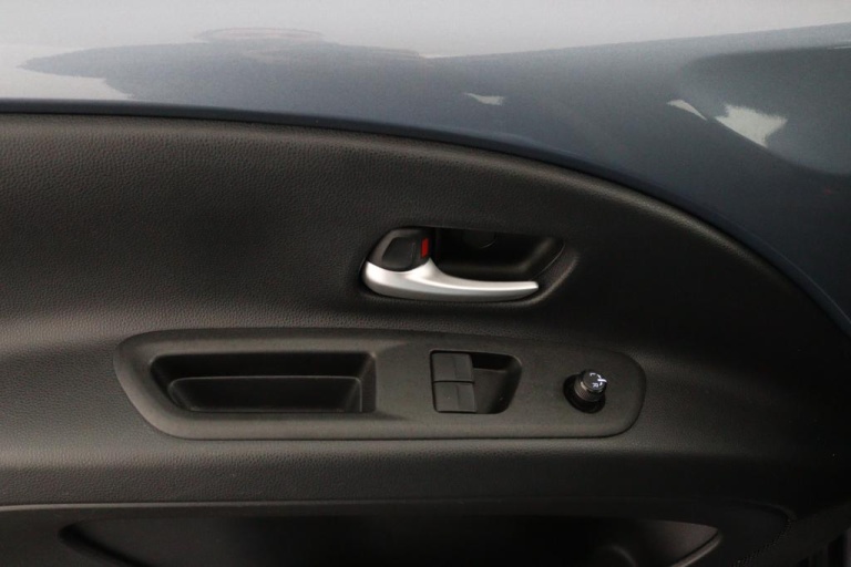 Toyota Aygo X - 1.0 VVT-i MT Play 28