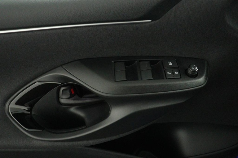 Toyota Yaris - 1.5 Hybrid 115 First Edition 29