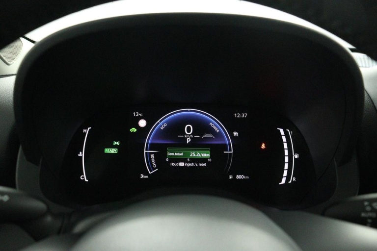 Toyota Yaris - 1.5 Hybrid 115 First Edition 6