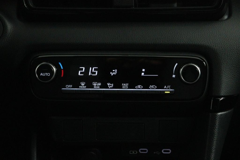 Toyota Yaris - 1.5 Hybrid 115 First Edition 7