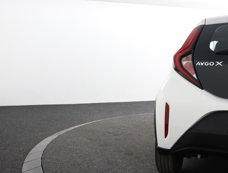 Toyota Aygo X - 1.0 VVT-i MT Play 41