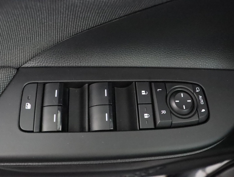 Toyota C-HR - 1.8 Hybrid 140 Dynamic 30