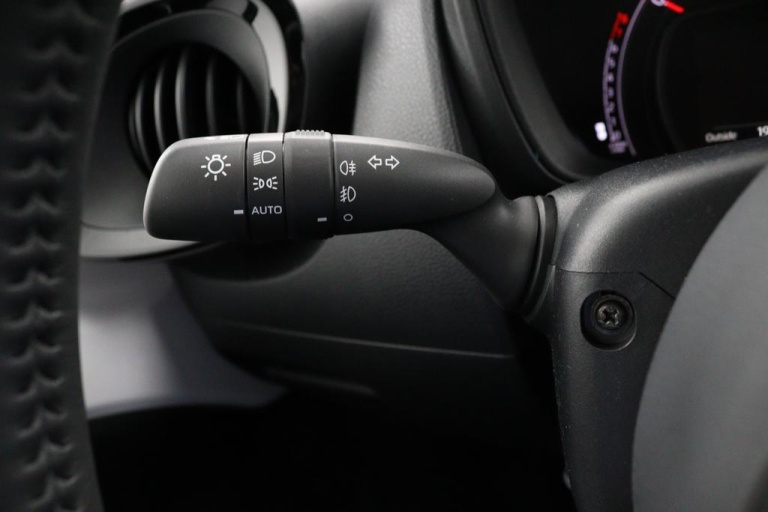 Toyota Aygo X - 1.0 VVT-i MT Pulse 27