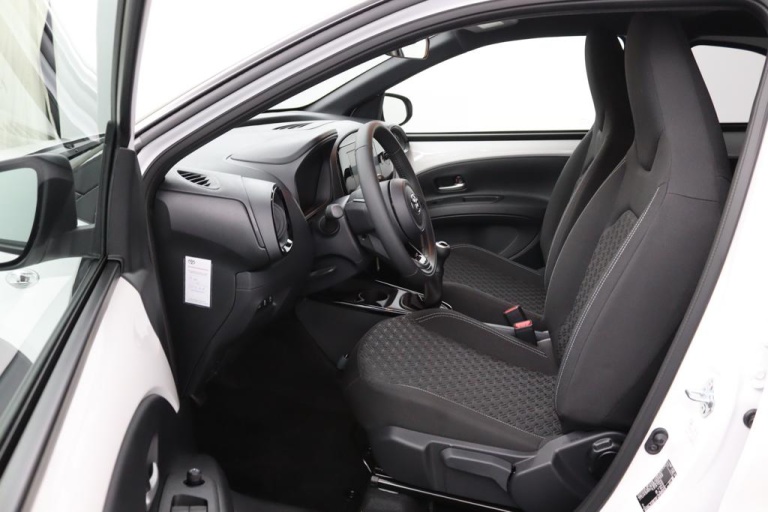 Toyota Aygo X - 1.0 VVT-i MT Pulse 9