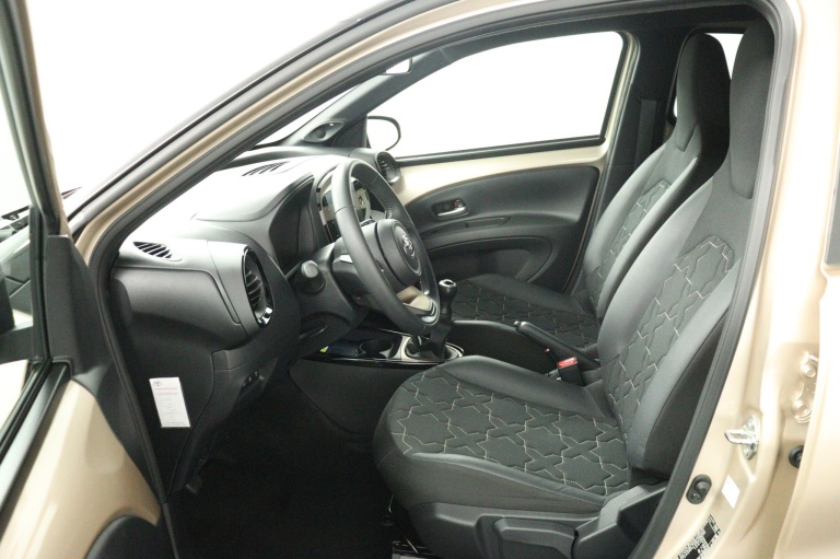 Toyota Aygo X - 1.0 VVT-i MT Envy 17
